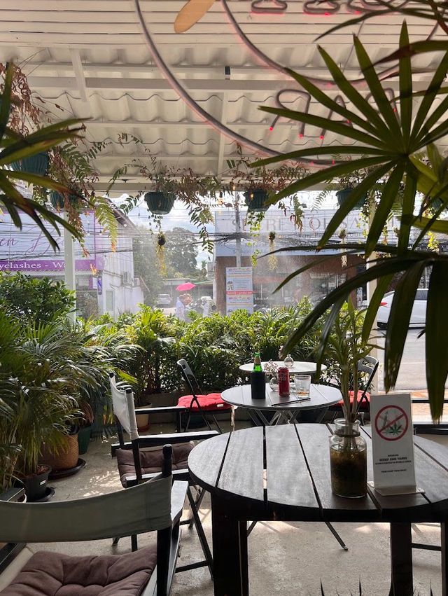 Grow High: Island Breakfast Spot