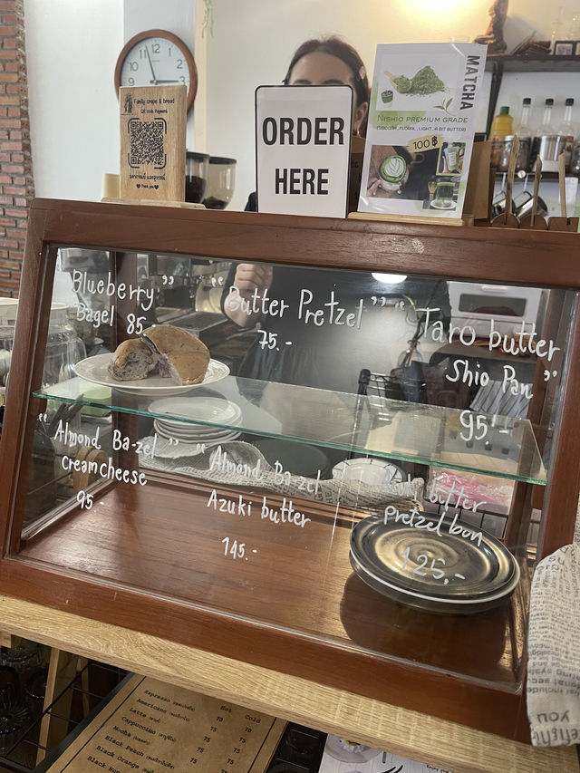 ร้านขนมปังที่แมส “Family crepe&bread 🥯🍞🥐🥨🥖