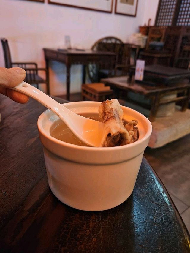 彷彿穿越古代時空的進餐體驗