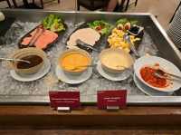 รับความสดชื่นของวันใหม่กับ Movenpick Suriwongse