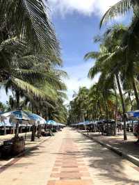 พานั่งปิคนิคริมหาดบางแสน ชลบุรี