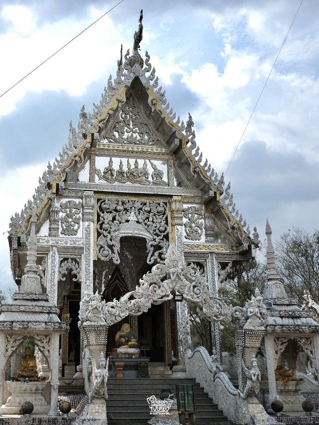 ชวนเที่ยวโบสถ์สีขาวที่ประดับด้วยเปลือกหอยนับล้าน