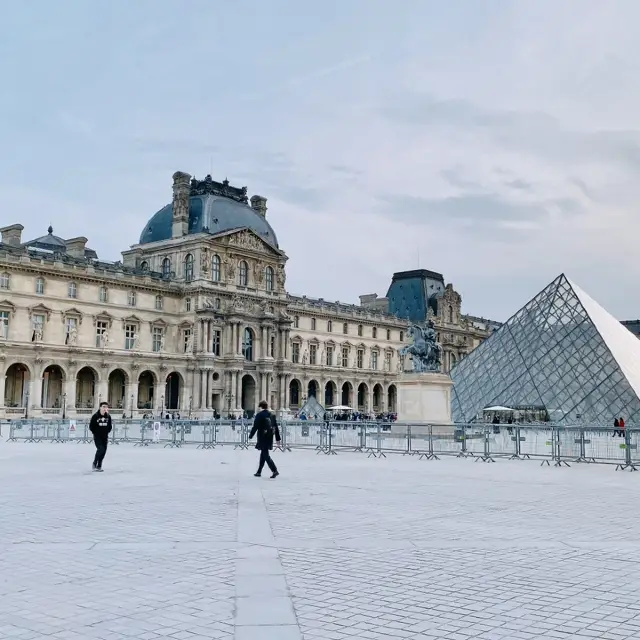 Must-Visit in Paris: The Louvre Museum!