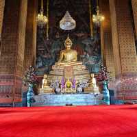 สักการะหลวงพ่อโต ซำปอกง ที่วัดกัลยาณ์