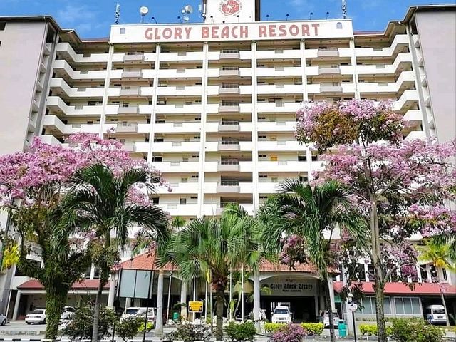 “Glory Beach Resort – Family-Friendly Seafront Stay with Rough Edges”