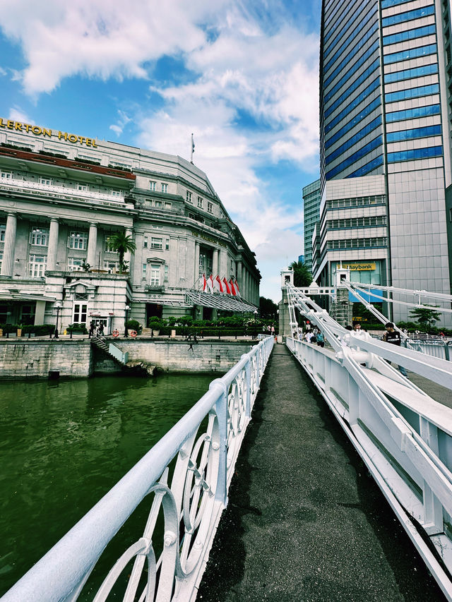 Time Travel on Cavenagh Bridge – Where Old Meets New