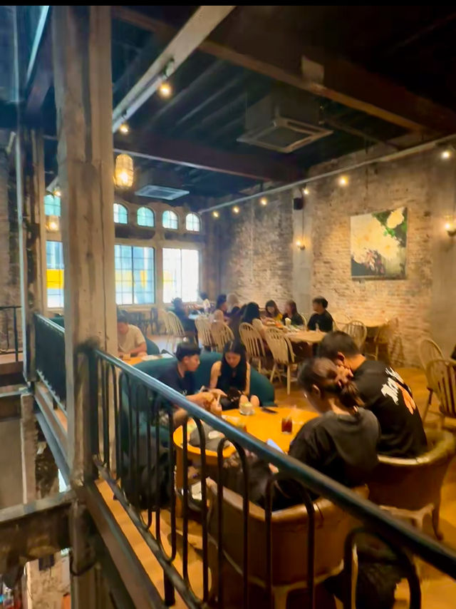 A Century-Old Gem Turned Modern Café in KL — Light Capture Café by H.O.N ☕️✨