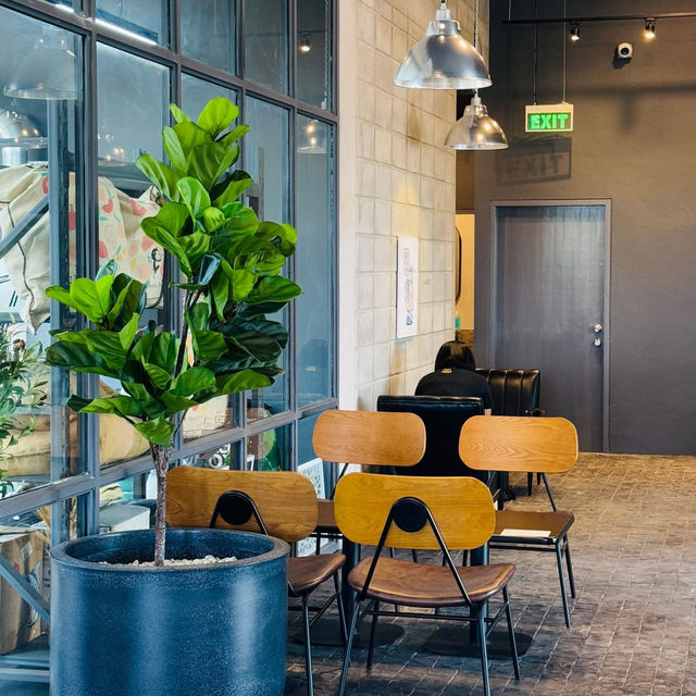 ☕✨ Sniff Roastery สกลนคร — คาเฟ่ดาร์กเท่ 