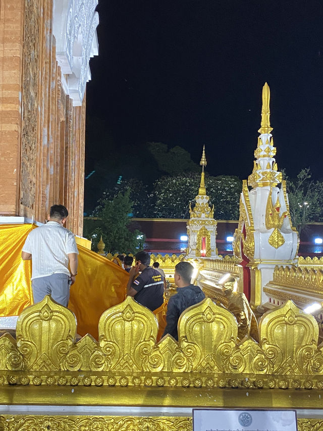 พระธาตุศักดิ์สิทธิ์สองฝั่งโขง #พระธาตุพนม 🙏🏻