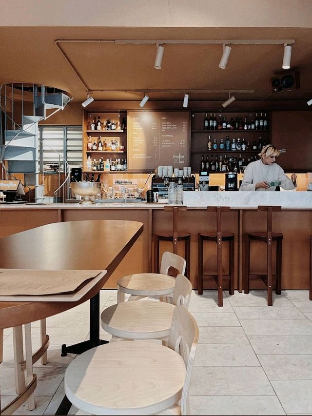Serafim • Coffee • Bar