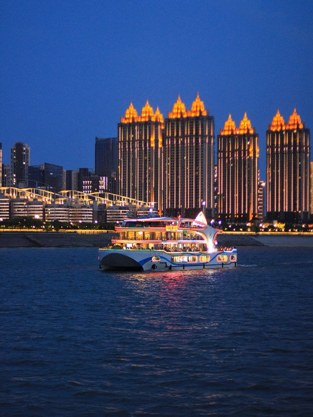 Yangtze River Cruise 🚢🌌