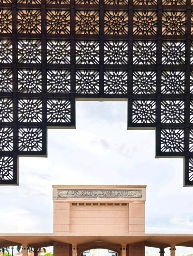 Putra Mosque Malaysia – The Pink Icon of Putrajaya