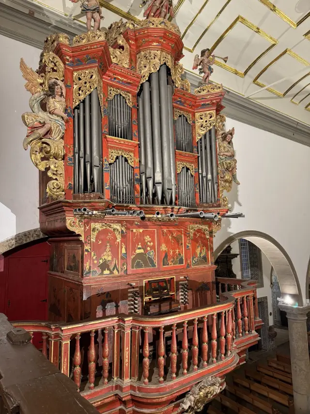 A Serene Faro Cathedral Dating Back to the 13th Century
