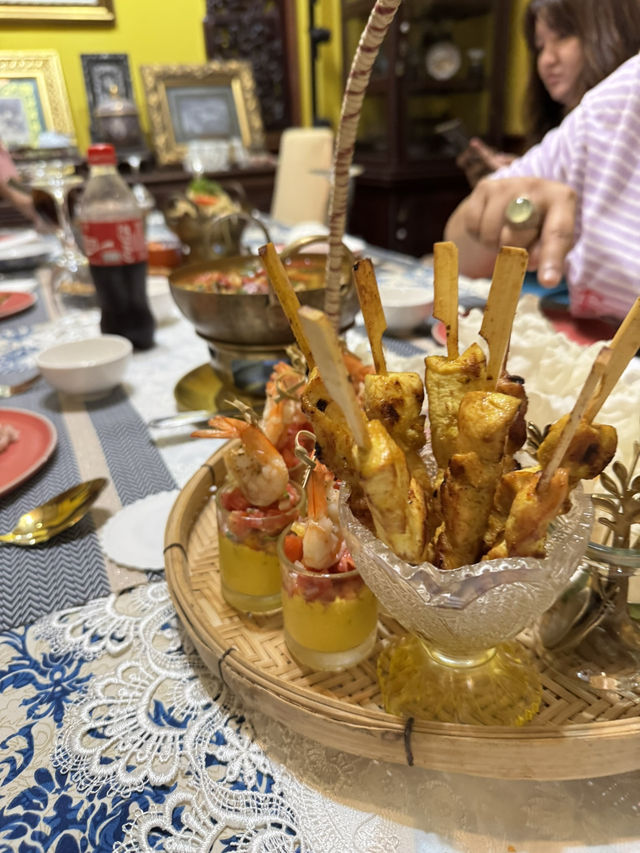 Dining experience in living museum 