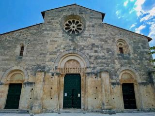 聖托馬索·貝克特教堂的歷史魅力