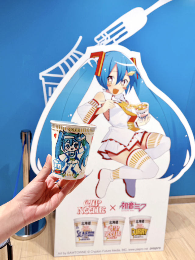 🤩放假好去處「合味道紀念館香港」🥢🍜「出前一丁 x 初音未來」🩵