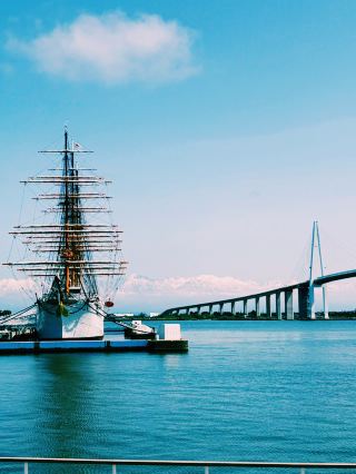 新湊大橋：靜如畫作的壯麗景觀