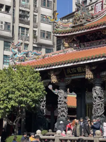 ⛩️ 대만의 평온한 순간, 타이베이 용산사 🌿