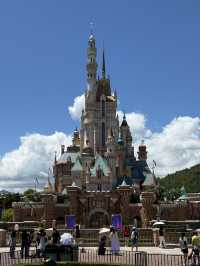 Reliving Childhood Dreams at Hong Kong Disneyland 🌟