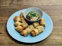 🍜 บะหมี่เกี๊ยวเก๊าจาว บะหมี่สะพานดำ – ร้านในตำนาน
