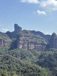 藍天白雲下的丹霞山, 名不虛傳