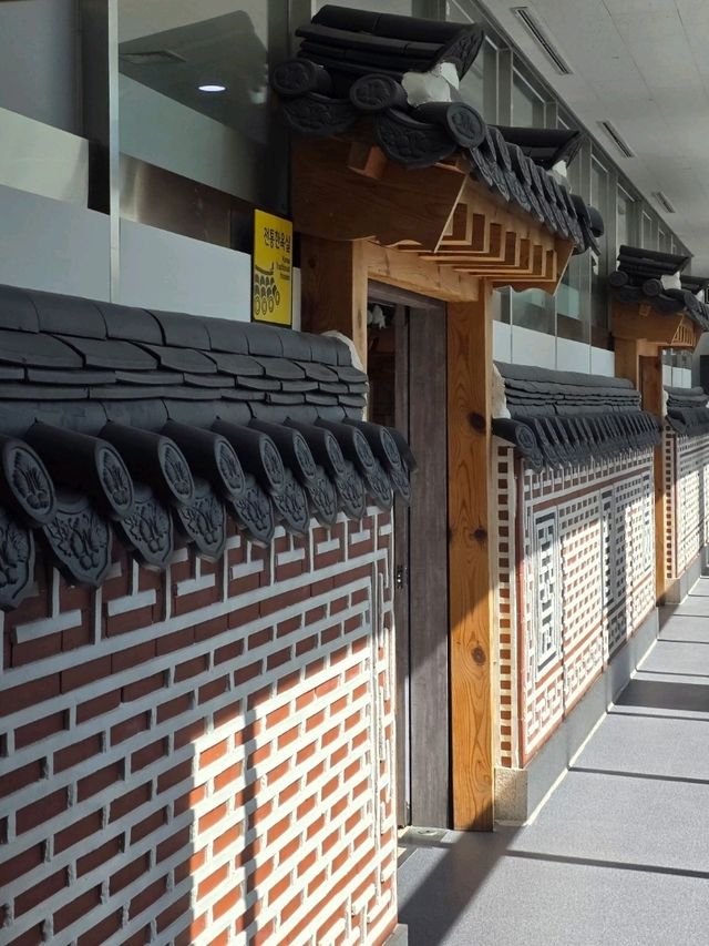 🏠 시간 속으로 들어간 듯한 전통한옥 전시