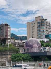 Riverside in the Mountain City: The Majestic Bridge