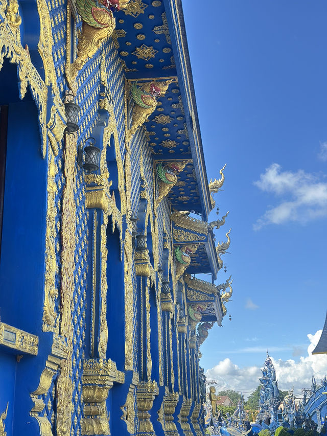 วัดสีน้ำเงินแห่งเชียงราย — ร่องเสือเต้น สถาปัตย์ศรั