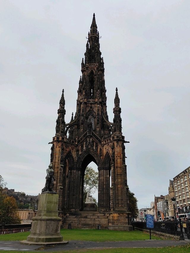 Scott Monument: A Gothic Flame in the Heart of Edinburgh