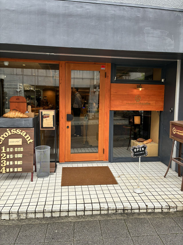 北野の坂の途中で香ばしい香りに誘われて🥐✨ 北野の坂の途中で香ばしい香りに誘われて🥐✨