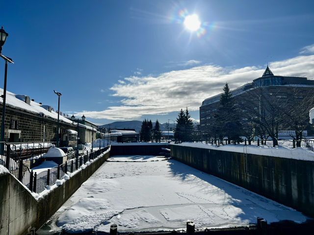 Otaru, a small town in Hokkaido that is a must-go destination, clear blue skies and the sun blazing 