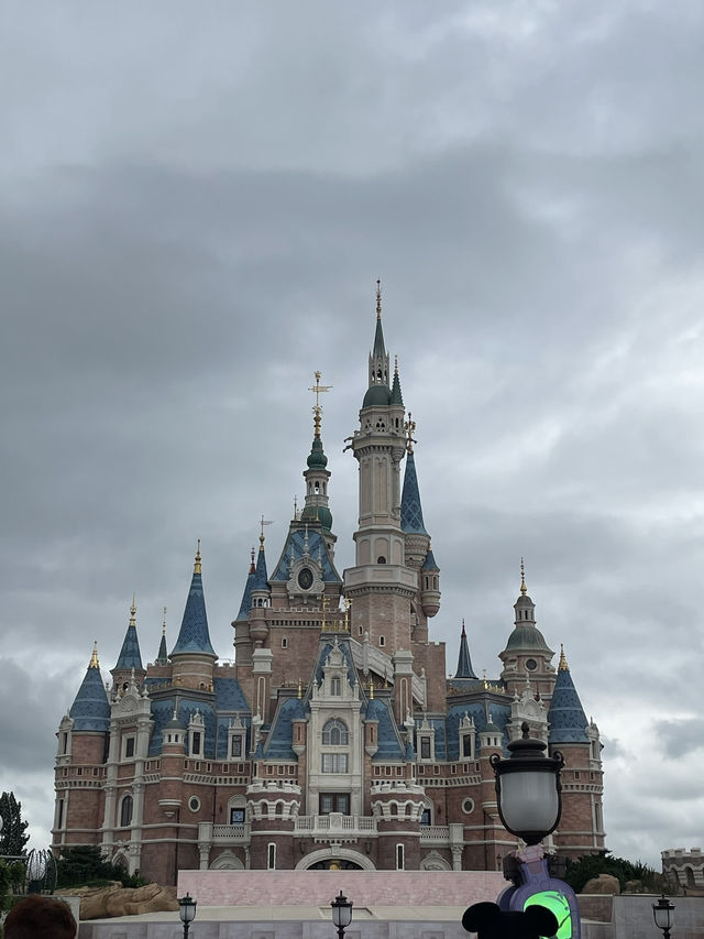 夜晚建築燈海下的人文風景🌃 夜晚建築燈海下的人文風景🌃