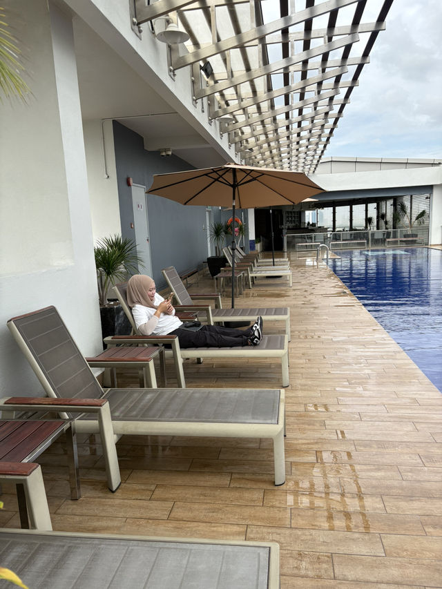 Poolside Moments🏊‍♂️