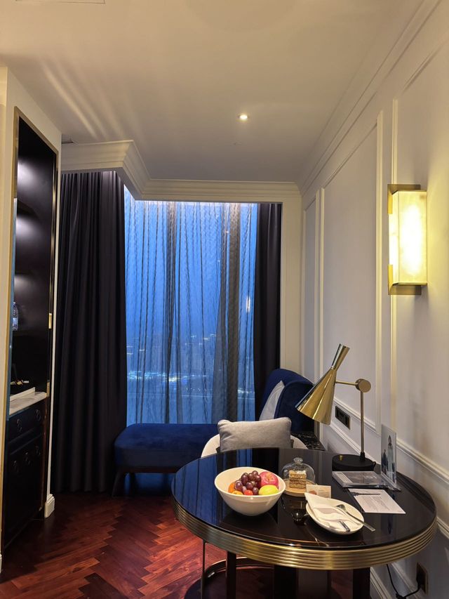 At the high-altitude hotel in Chongqing