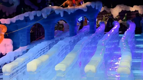 Experiencing Ice! In the Christmas Capital — traveler post in Grapevine