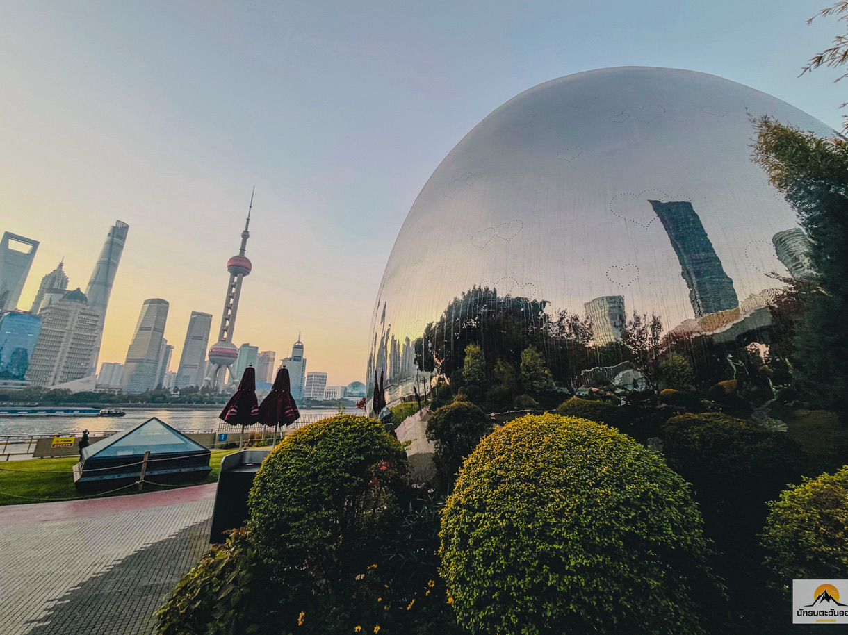Shanghai Bund waterfront skyline