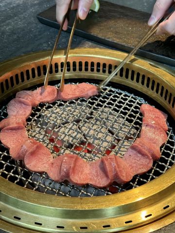 お肉好き必見！深センの超高級焼肉店レビュー。ジューシーな和牛ウニ
