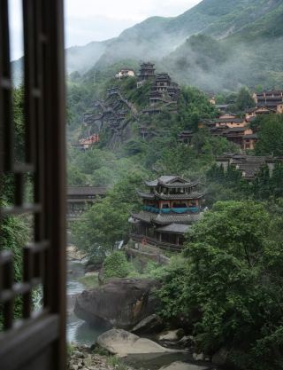 Hidden Gem in Jiangxi: An Ancient Village Built Upon Misty Cliffs