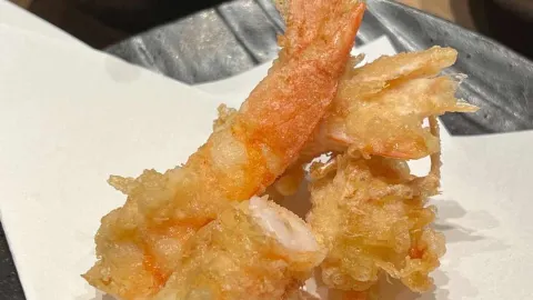 愛知県 名古屋市・伏見の「明日源」で揚げたての天ぷらと日本酒のマリアージュを楽しむ。 — traveler post in 阿智村