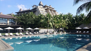 🌴The pinnacle of secluded luxury resorts in Hainan! Raffles Hainan Clear Water Bay boasts a private beach and 24-hour butler service, allowing you to instantly embrace the laid-back island lifestyle from the moment you check in.✨🌊
