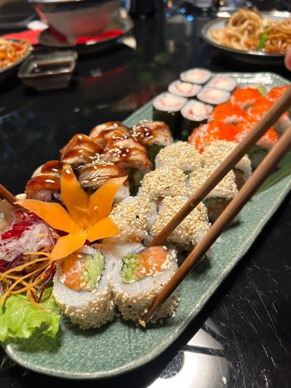 Dive into a fusion of Asian flavors 🍣🥢 🇦🇱