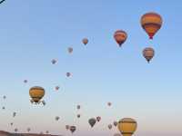 How beautiful is the sky in space balloons in Cappadocia! 🎈✨