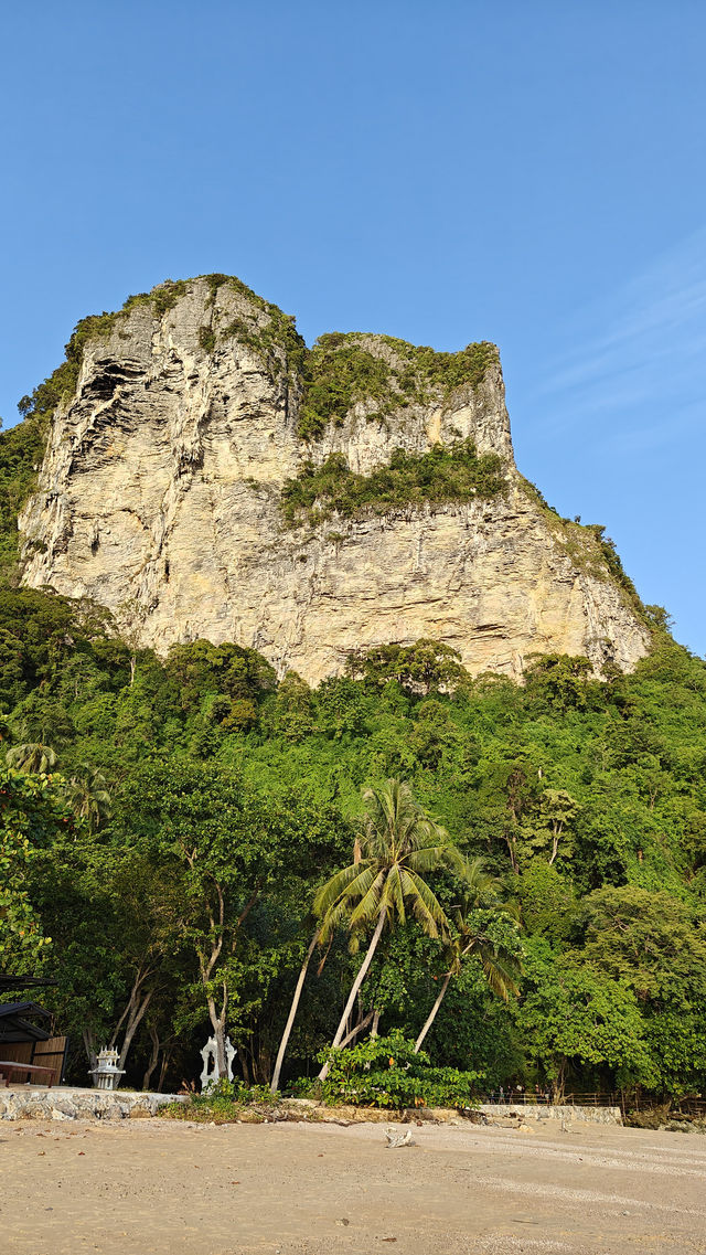 Ao Nang: Your Perfect Base to Explore Thailand’s Andaman Coast 🏝️🚤