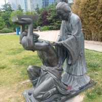 Qingdao, Nice statues