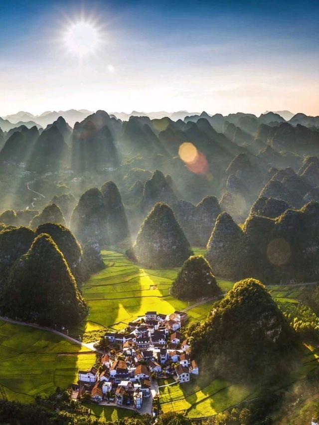 ⛰️ Wanfenglin Scenic Area – The Sea of Ten Thousand Peaks in Guizhou