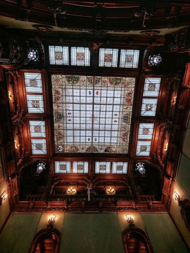 🏰👑 “Royal Dreams in the Carpathians: My Day at Peles Castle” ✨🌲