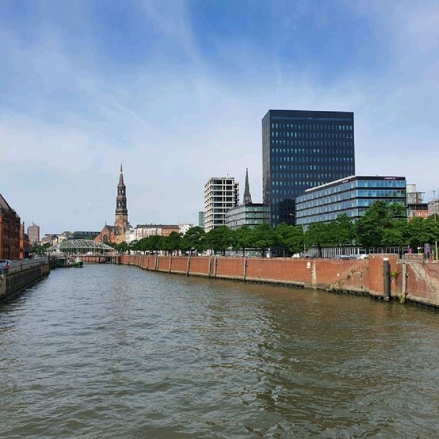 Exploring Hamburg: A City of Canals, Culture, and Contrasts