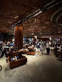 Самый большой Starbucks Shanghai