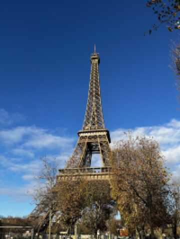 Majesty in Metal: The Eiffel Tower Unveiled 🇫🇷