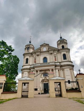 Discovering Vilnius: A Peek Inside the Church of St. Peter and St. Paul ✨⛪
